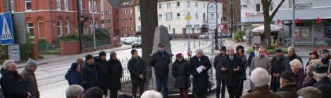 18.11. – Kranzniederlegung am Denkmal