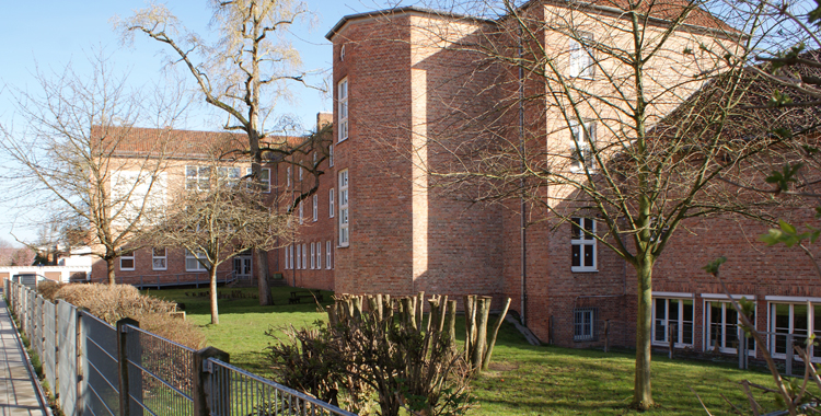 13.06.2025 – FES: Feuer in einem Klassenzimmer