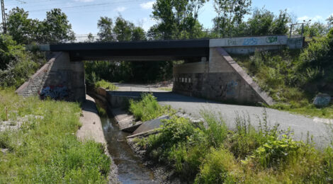 Stadt erneuert Geh- und Radwegbrücke über die Fösse