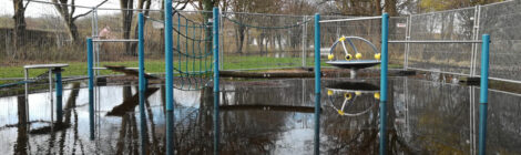 Spielplatz und Pausenhof weiterhin unter Wasser