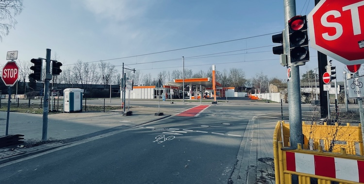 Fußgängerampel an der Petermannstraße!