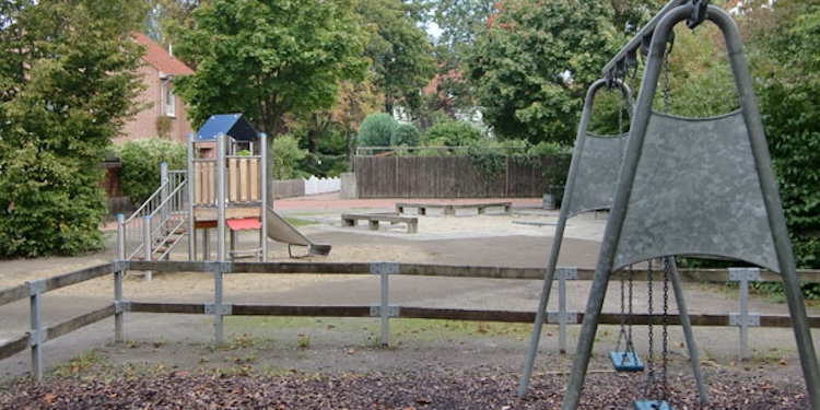 04.05.2026 - 46-Jähriger nach versuchter Entziehung Minderjähriger und Angriff mit Schere auf Spielplatz in Untersuchungshaft