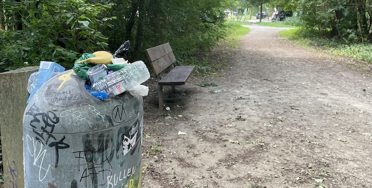 Papierkörbe sind voll!